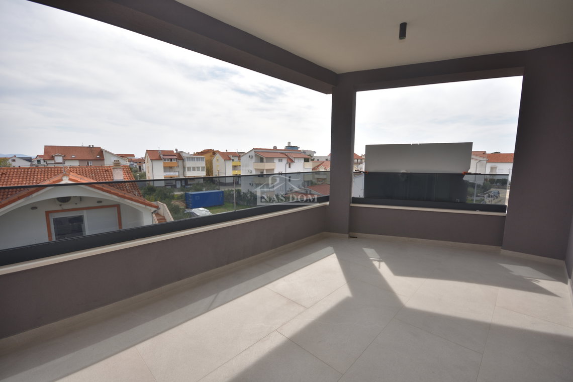 Vodice - Penthouse s krovnom terasom, 450m od plaže