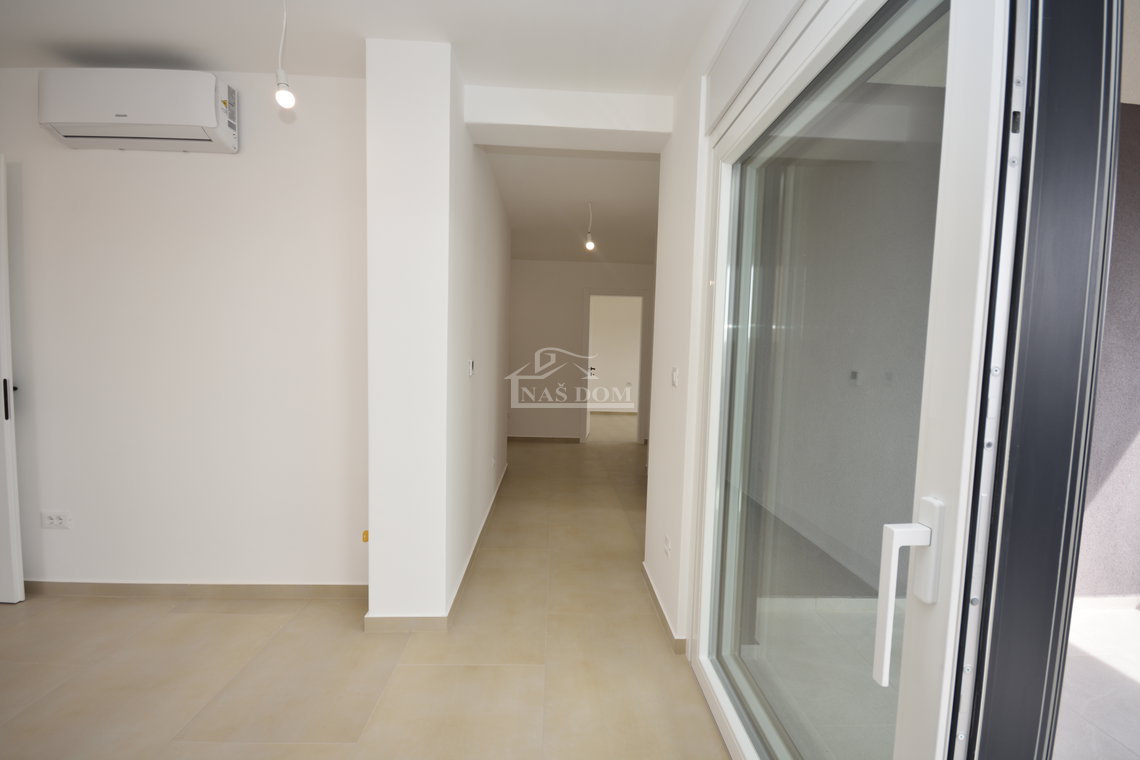 Vodice - Penthouse s krovnom terasom, 450m od plaže