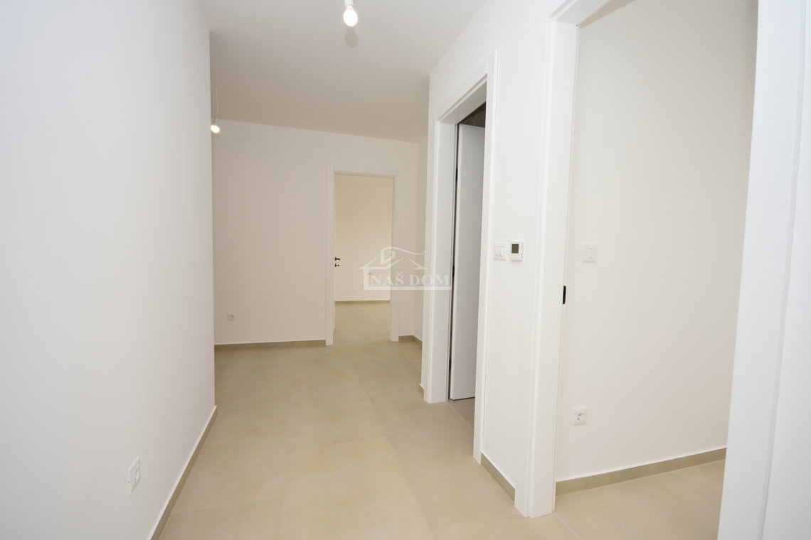 Vodice - Penthouse s krovnom terasom, 450m od plaže