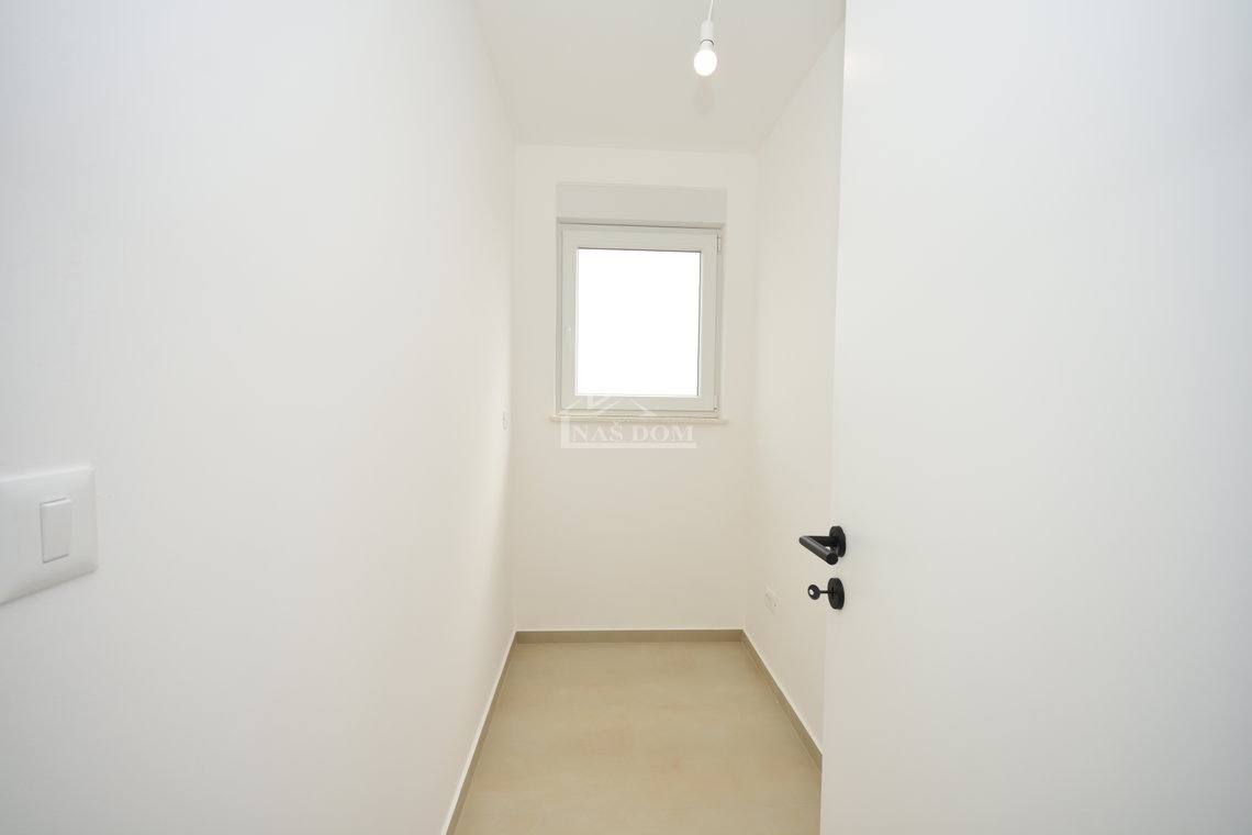 Vodice - Penthouse s krovnom terasom, 450m od plaže