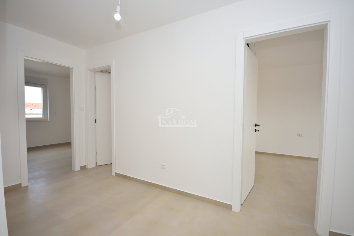 Vodice - Penthouse s krovnom terasom, 450m od plaže