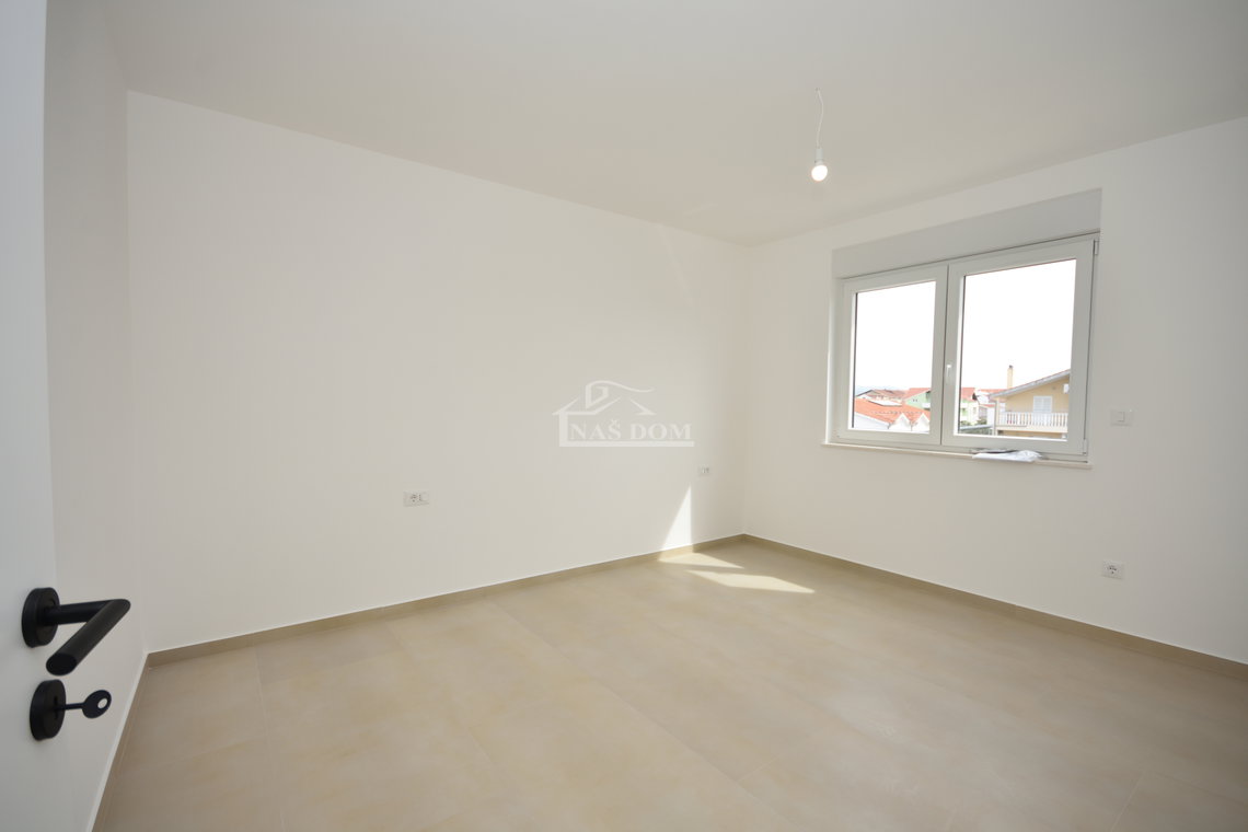 Vodice - Penthouse s krovnom terasom, 450m od plaže