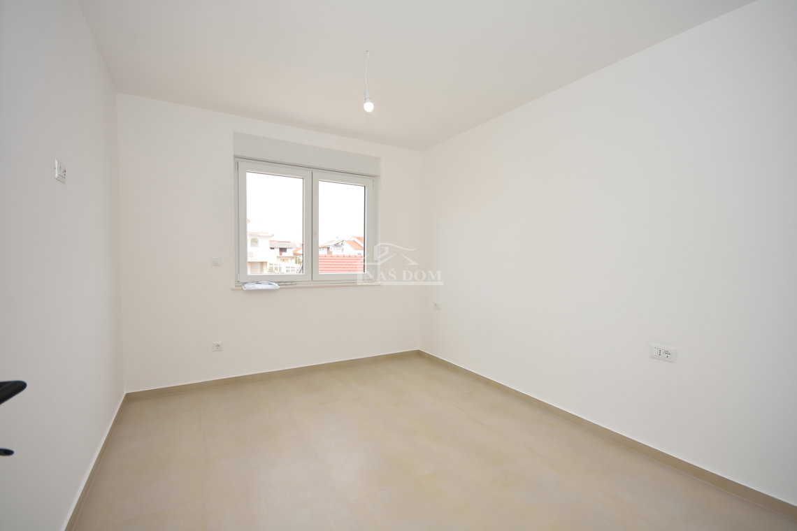 Vodice - Penthouse s krovnom terasom, 450m od plaže