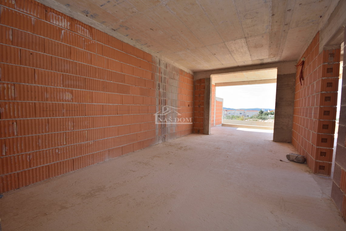 stan S1 Vodice novogradnja prizemlje s vrtom pogled more