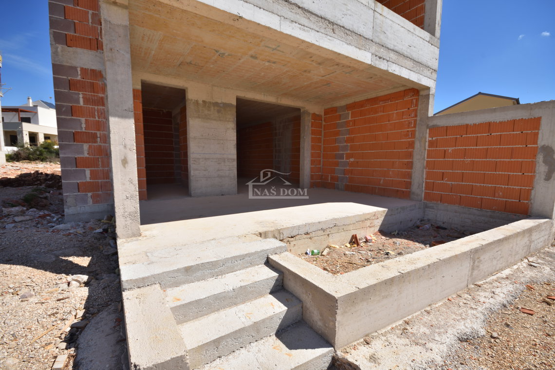 stan S1 Vodice novogradnja prizemlje s vrtom pogled more
