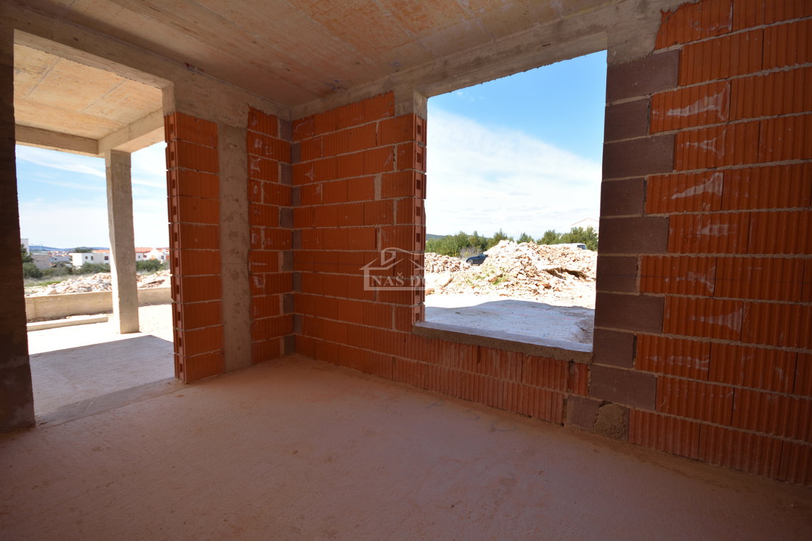 stan S1 Vodice novogradnja prizemlje s vrtom pogled more