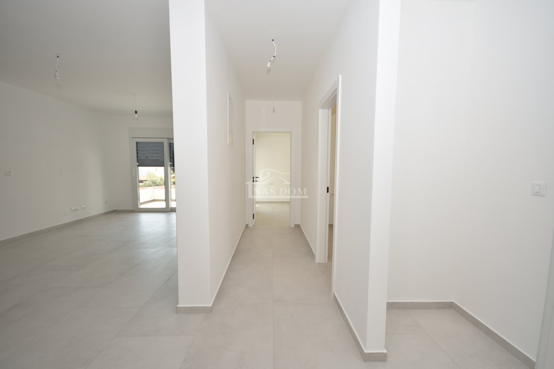 Vodice - Stan S3 na prvom katu s krovnom terasom, pogled na more