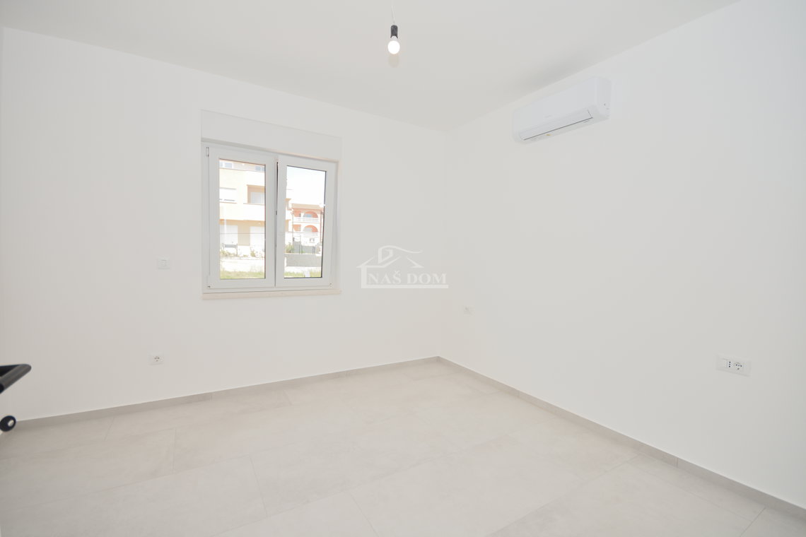Vodice - Stan S4 s krovnom terasom, panoramski pogled na more