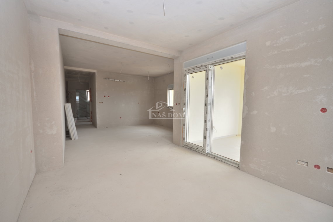 Vodice - Stan S6, I. kat, 79m2, pogled na more