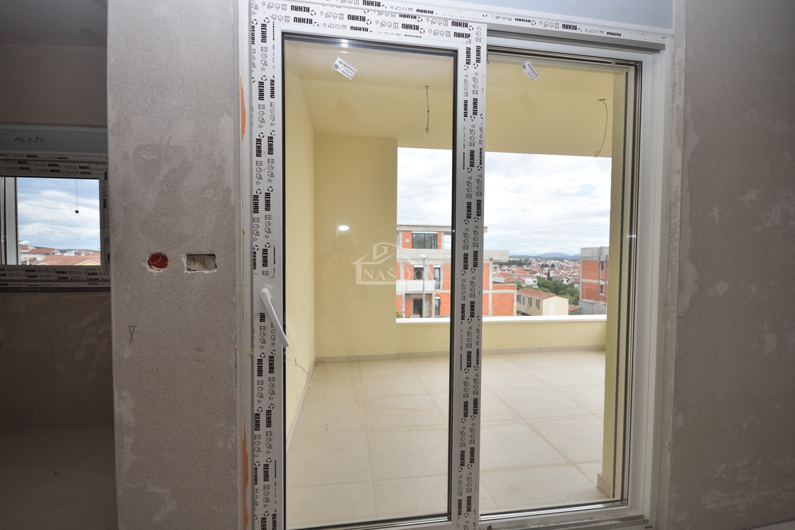 Vodice - Stan S6, I. kat, 79m2, pogled na more