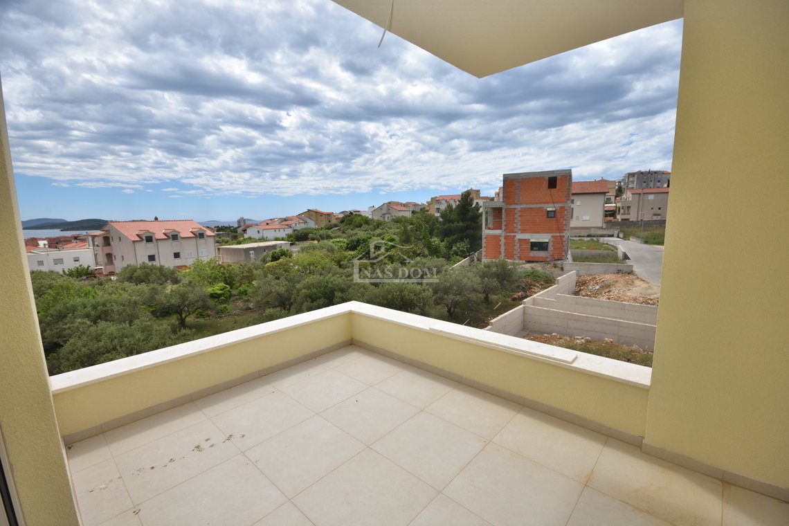 Vodice - Stan S7 na drugom katu, s pogledom na more
