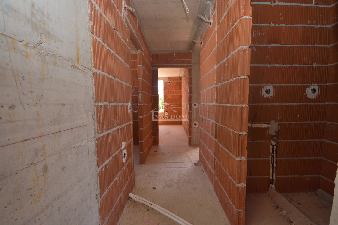 Penthouse u širem centru Vodica – moderna novogradnja s liftom