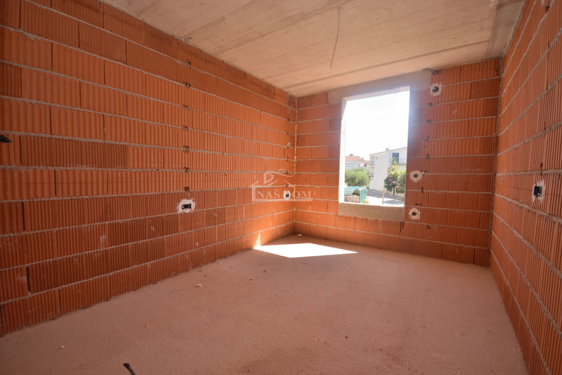 Penthouse u širem centru Vodica – moderna novogradnja s liftom
