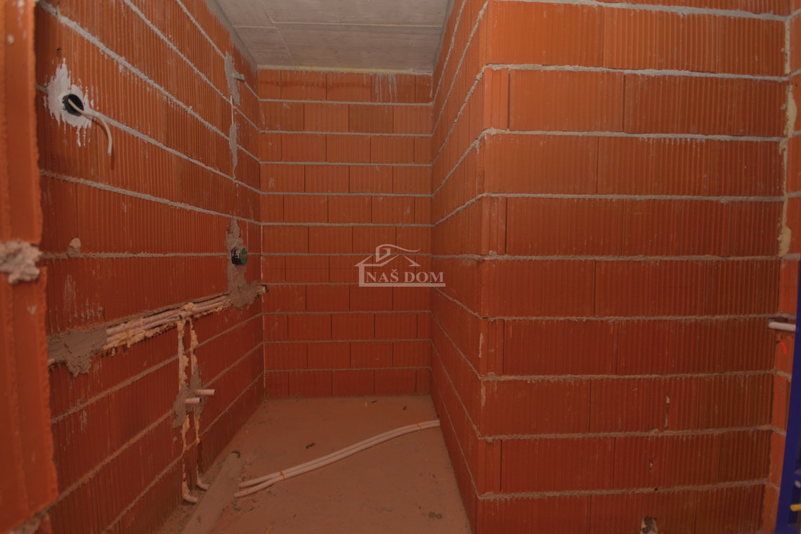 Penthouse u širem centru Vodica – moderna novogradnja s liftom