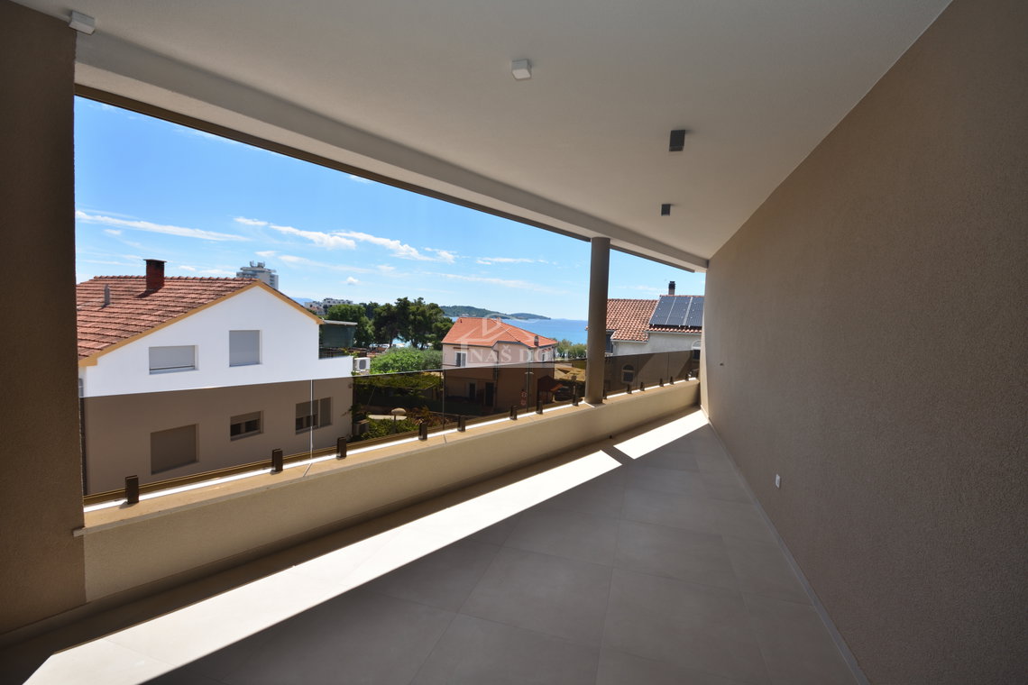 vodice nekretnine stan s liftom i pogledom na more