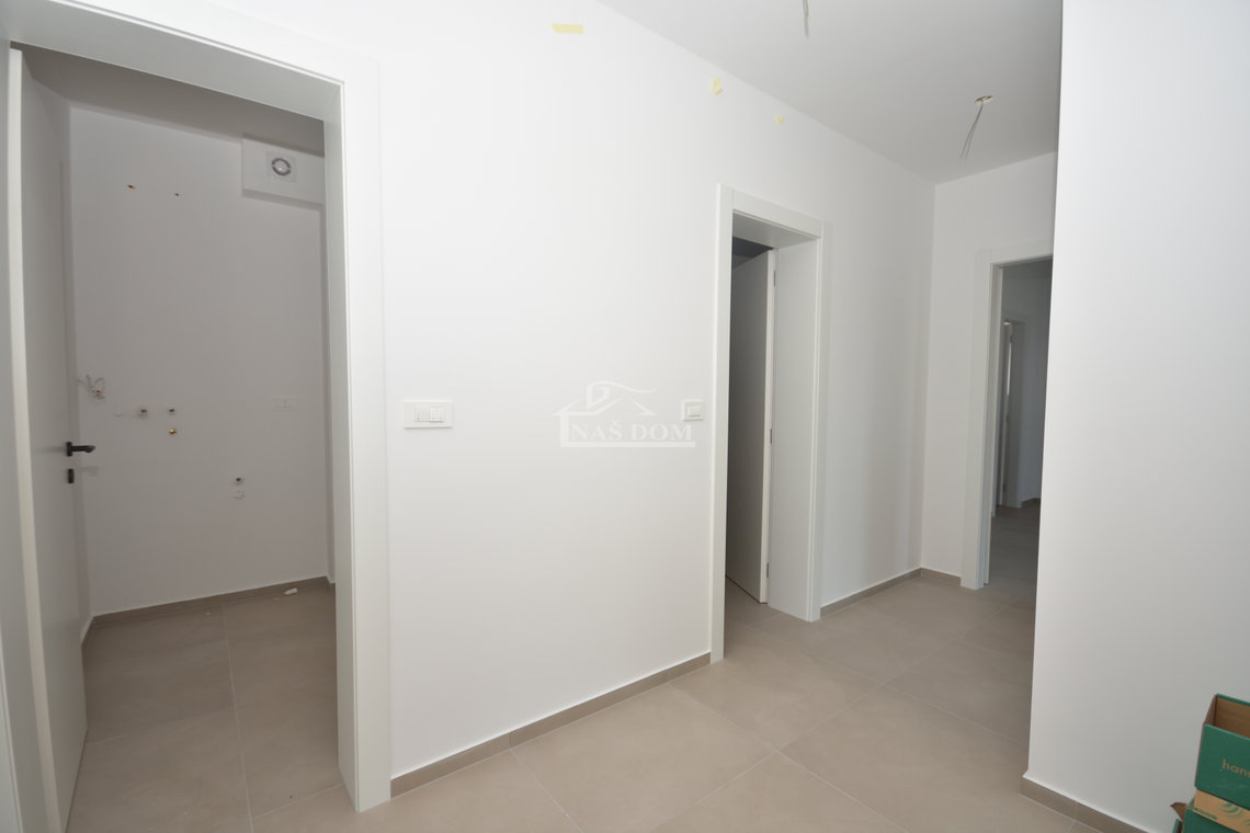 vodice nekretnine stan s liftom i pogledom na more