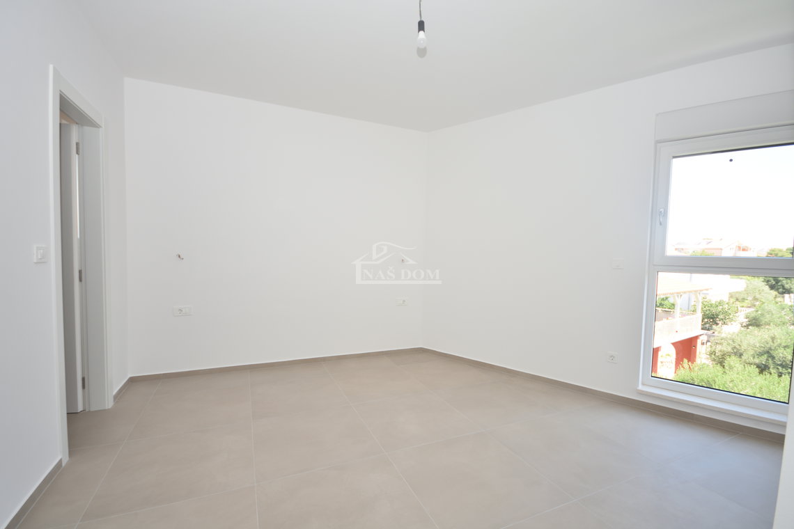 vodice nekretnine stan s liftom i pogledom na more