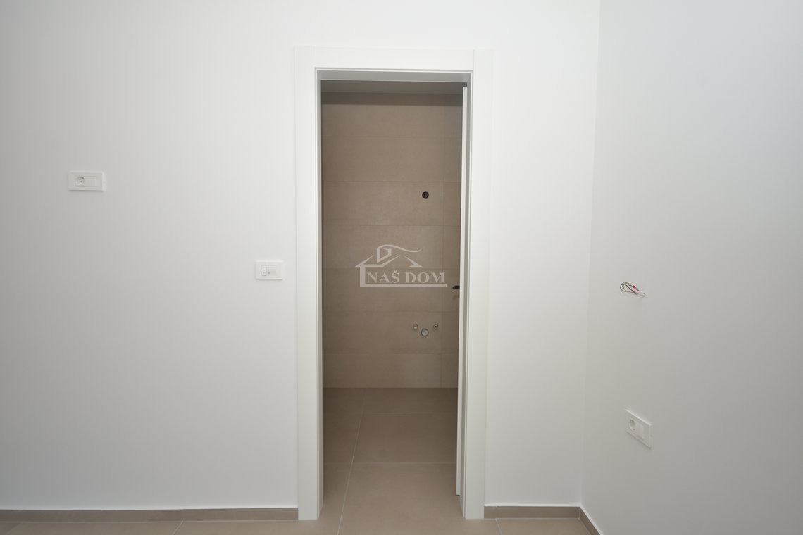 vodice nekretnine stan s liftom i pogledom na more