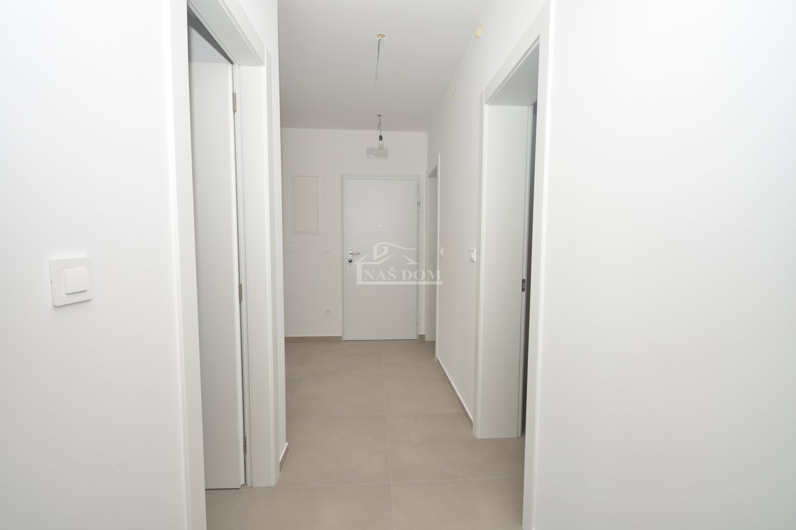 vodice nekretnine stan s liftom i pogledom na more