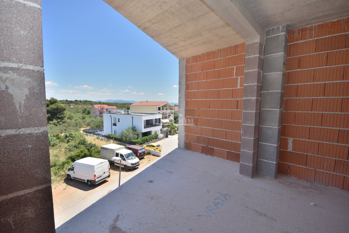Vodice nekretnine – novogradnja stan s terasom