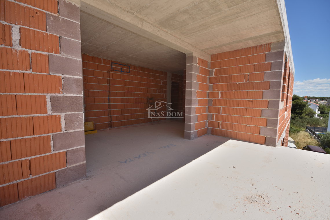 Vodice nekretnine – novogradnja stan s terasom