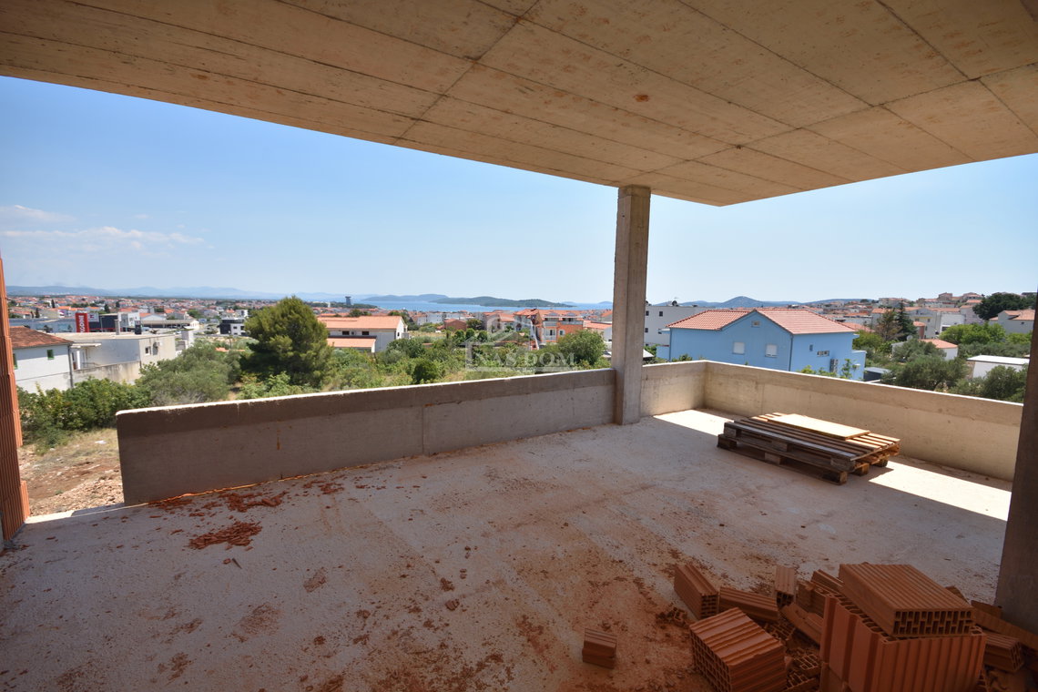 nekretnine vodice, stan s7 s pogledom na more i grad