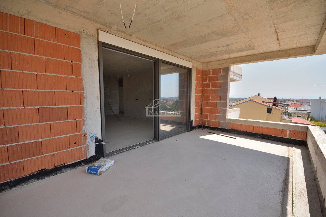 Luksuzni penthouse u Vodicama s panoramskim pogledom na more