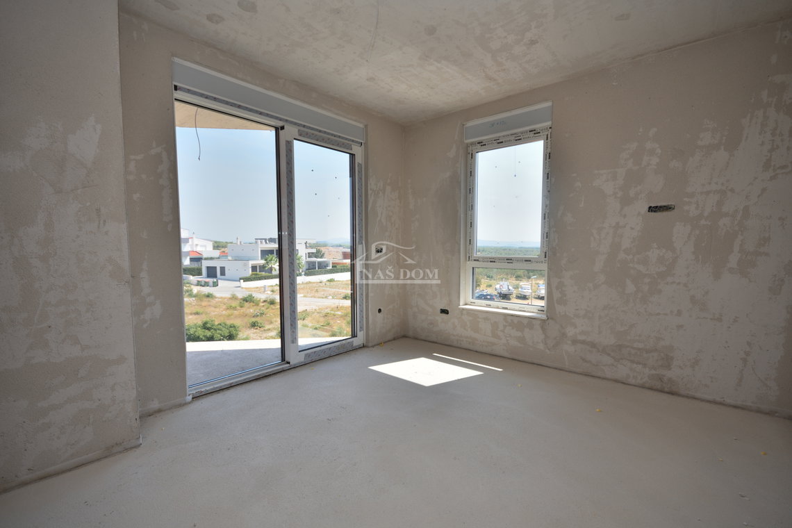 Luksuzni penthouse u Vodicama s panoramskim pogledom na more