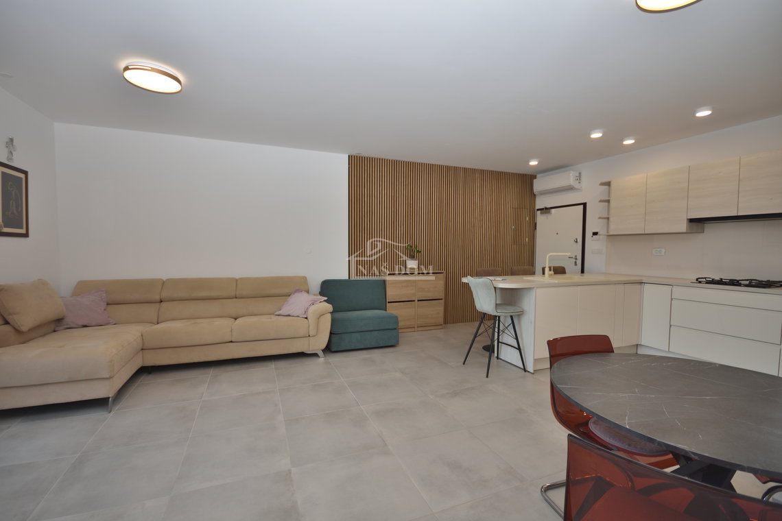 Novogradnja Vodice 113,64 m2 s dvije stambene cjeline i dva parkinga