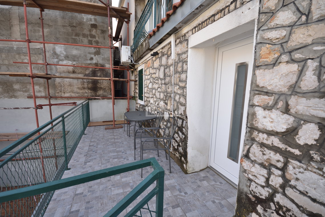 Vodice - Dvoetažni stan u strogom centru grada