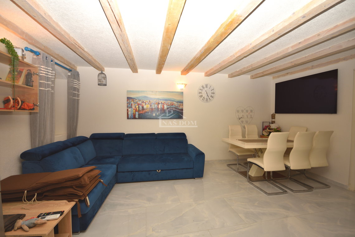Vodice - Dvoetažni stan u strogom centru grada