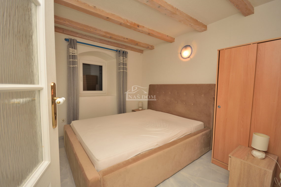 Vodice - Dvoetažni stan u strogom centru grada