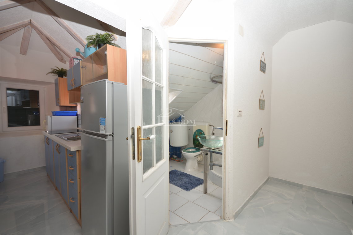 Vodice - Dvoetažni stan u strogom centru grada