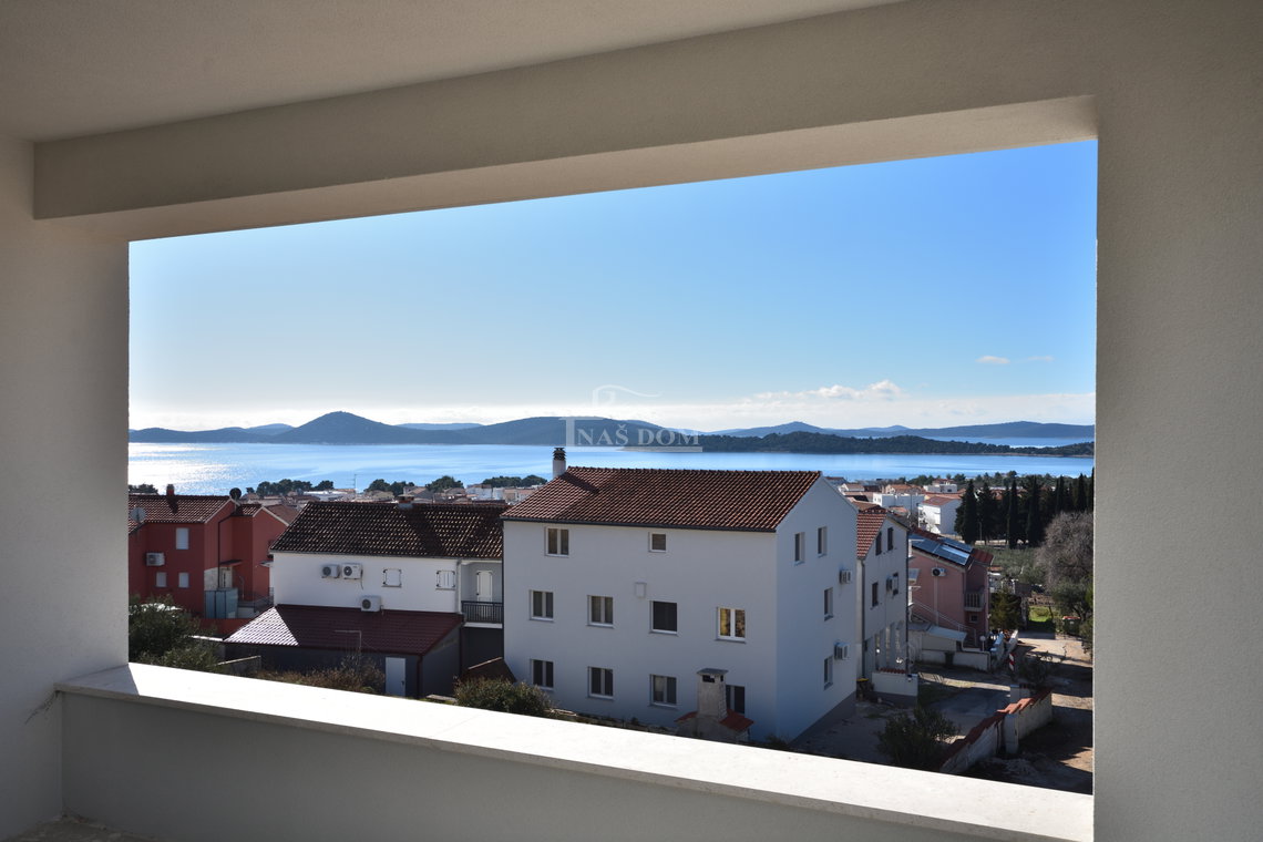 Vodice - Luksuzni stan S7 s tri spavaće sobe, pogled na more, prvi kat