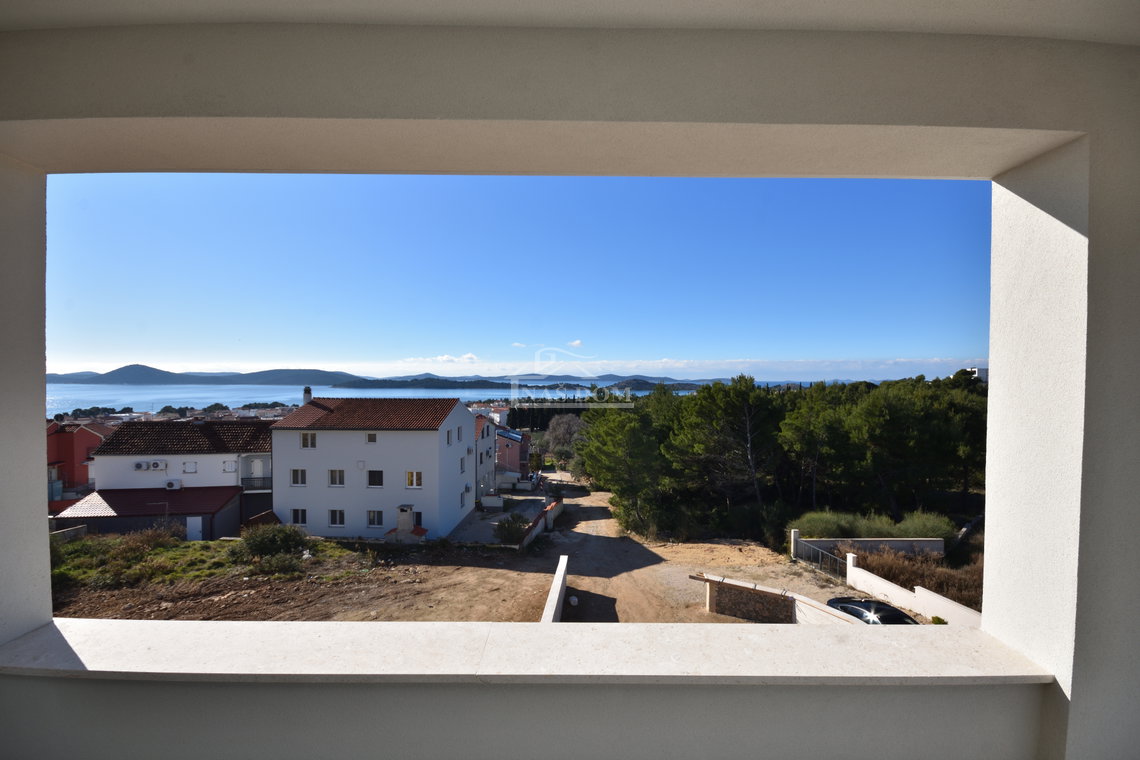 Vodice - Luksuzni stan S7 s tri spavaće sobe, pogled na more, prvi kat
