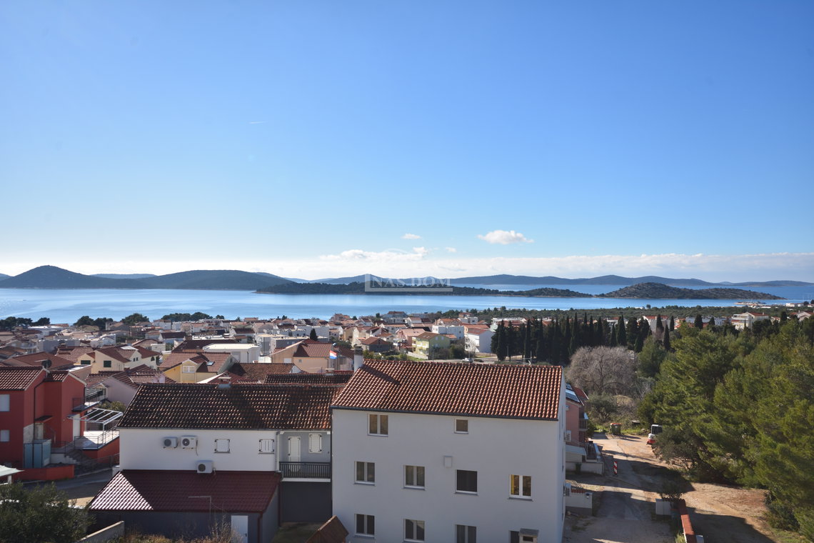 Vodice - Luksuzni stan S9 s dvije spavaće sobe, lift, pogled na more, drugi kat