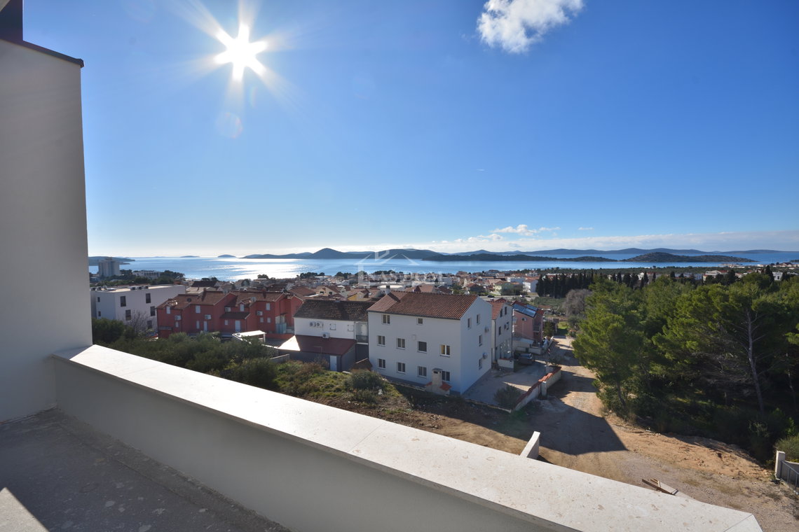 Vodice - Luksuzni stan S10 s tri spavaće sobe, lift, pogled na more, drugi kat