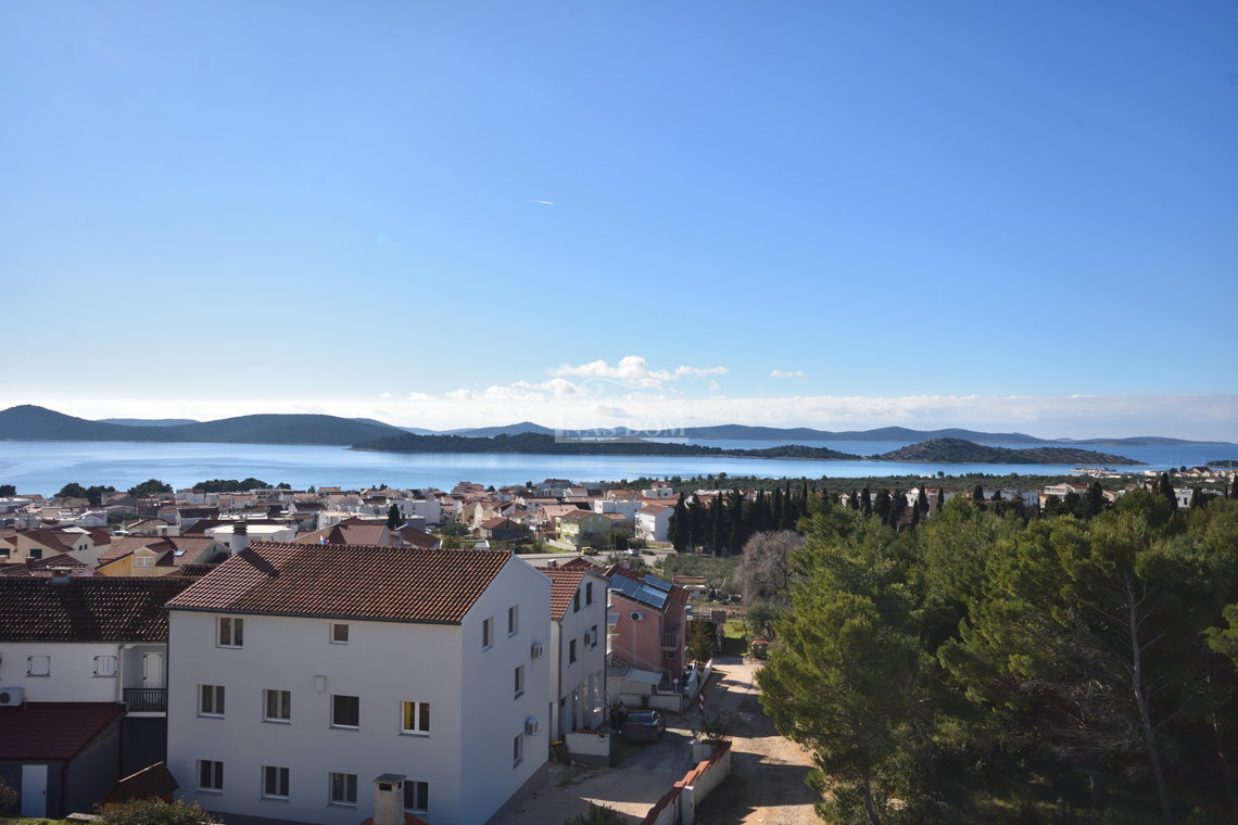 Vodice - Luksuzni stan S10 s tri spavaće sobe, lift, pogled na more, drugi kat