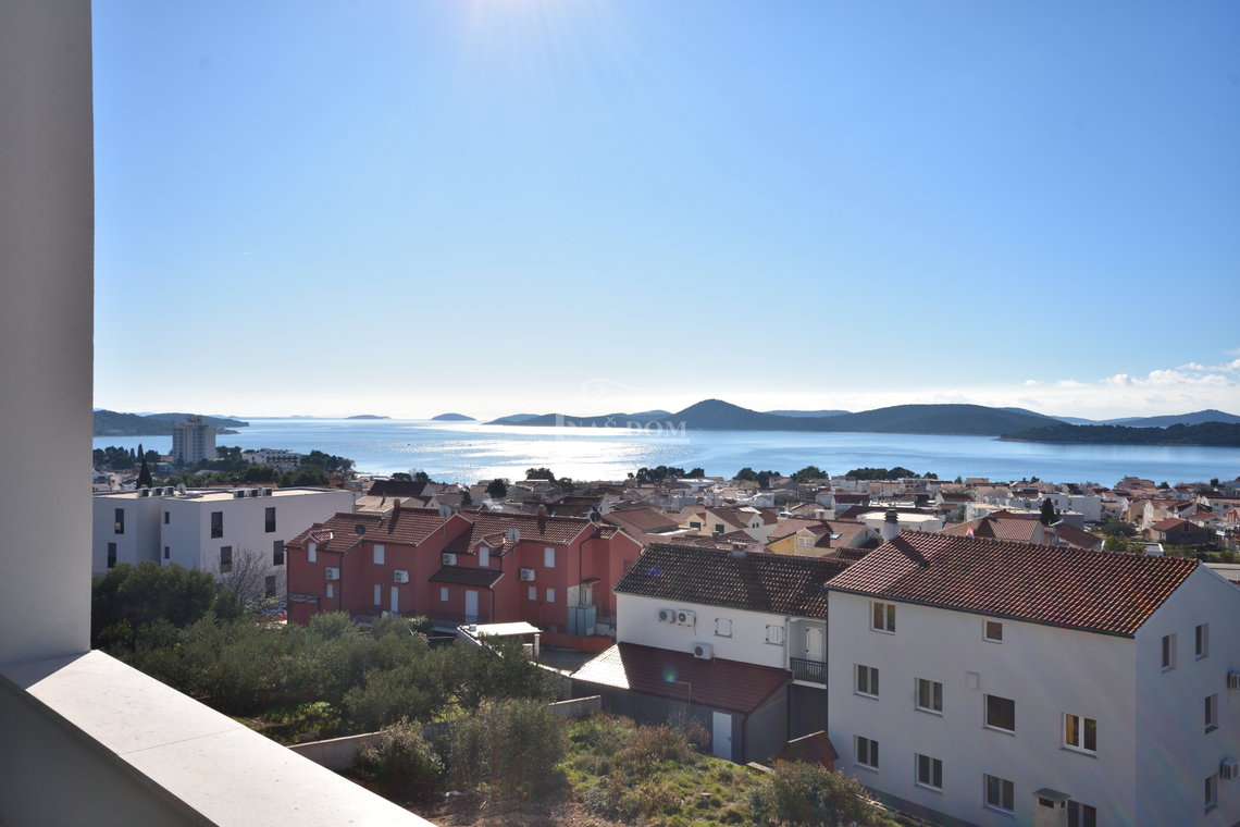 Vodice - Luksuzni stan S10 s tri spavaće sobe, lift, pogled na more, drugi kat