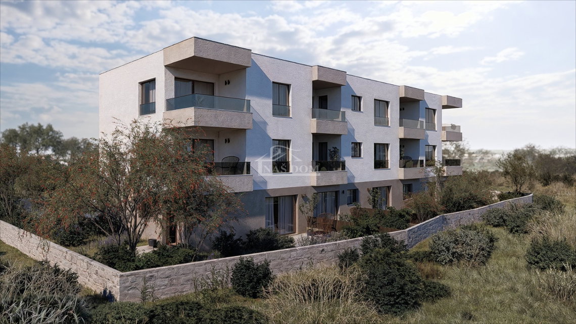 Moderna novogradnja u Vodicama – kvalitetna gradnja, 1100 m do plaže
