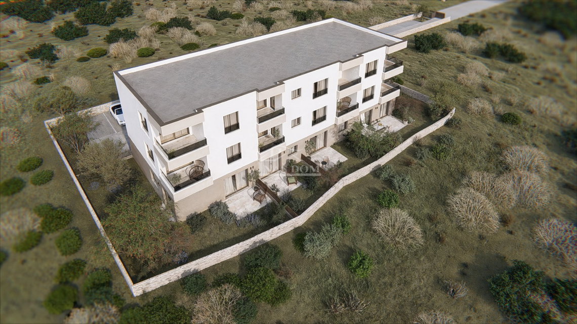 Moderna novogradnja u Vodicama – kvalitetna gradnja, 1100 m do plaže