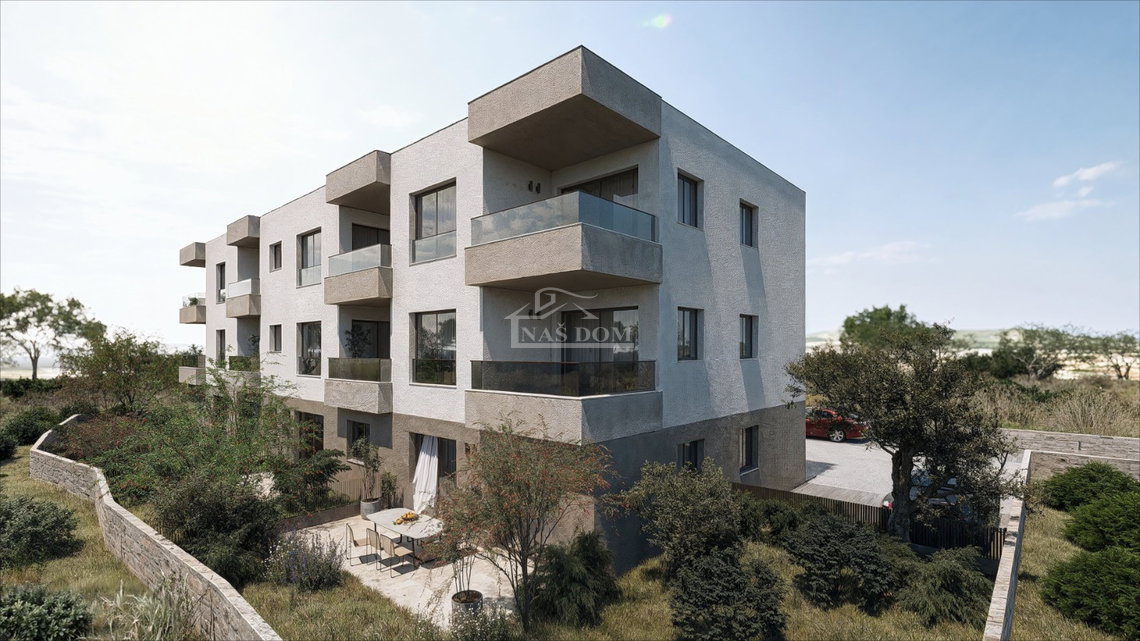 Moderna novogradnja u Vodicama – kvalitetna gradnja, 1100 m do plaže