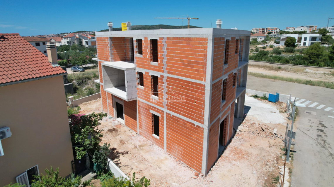 Vodice nekretnine – novogradnja stan s terasom